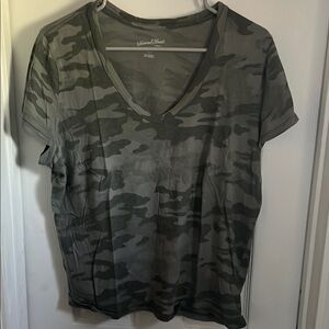 Universal Thread Green Brown Camouflage Short Sleeve Tee